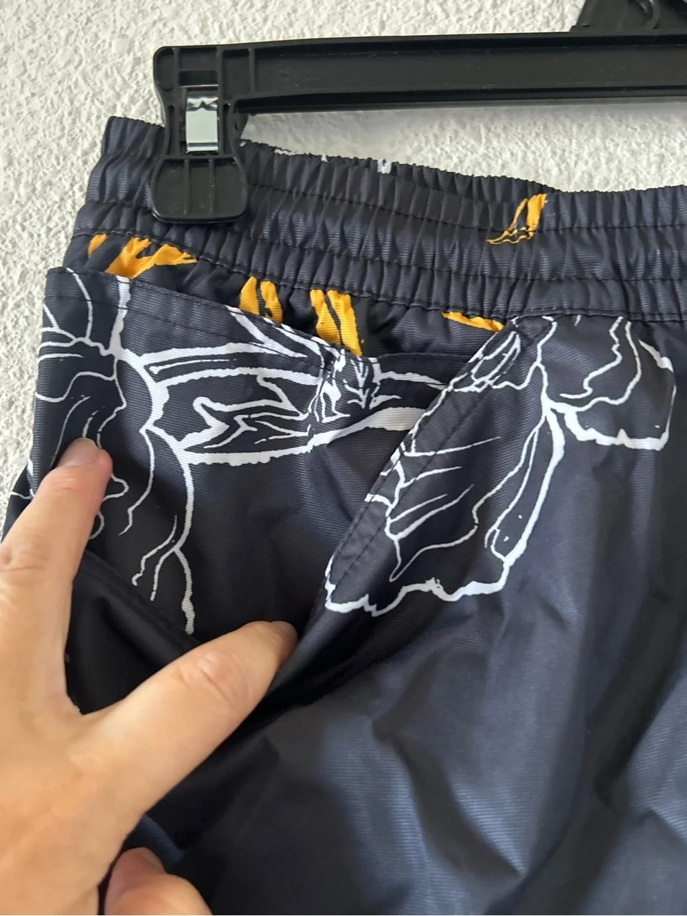 Nike SB Floral Print swim Board shorts trunk men small black Yellow Accents